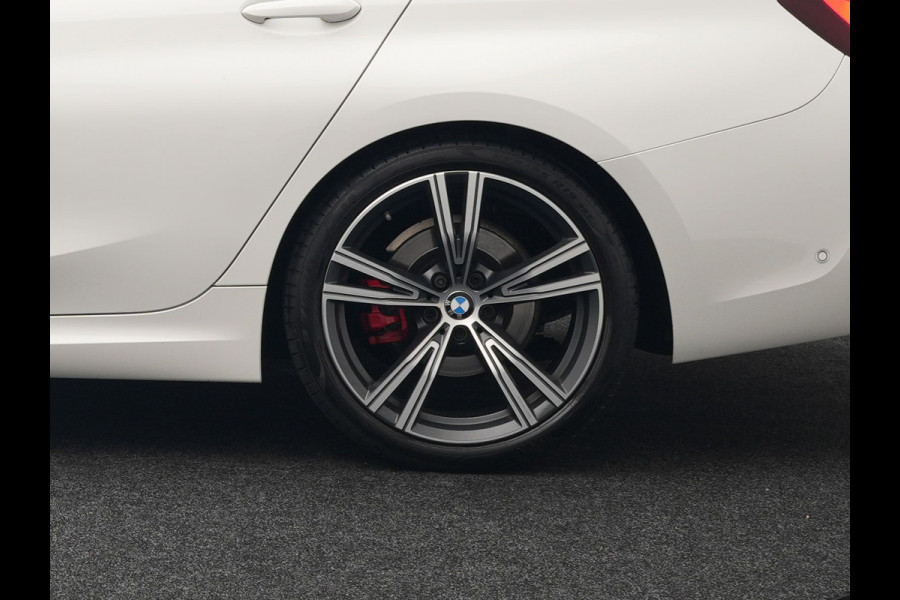 BMW 3 Serie Touring 320i M Sport Automaat 184 pk Dealer O.H. | Panodak | Adaptive Cruise | Laser LED | Adaptive Onderstel | Lederen Sportstoelen Memory | Keyless | Carplay |