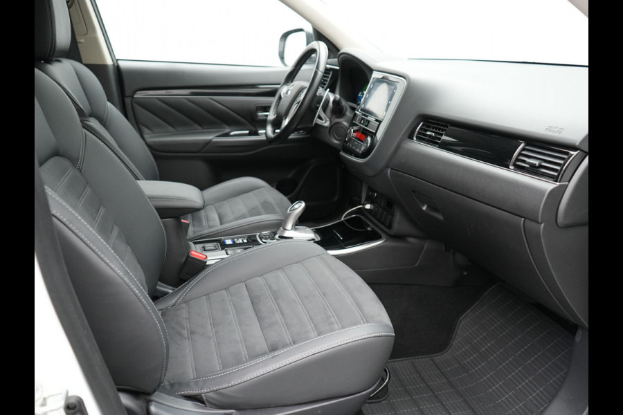 Mitsubishi Outlander 2.4 Intense Plug In Hybrid 225pk Dealer O.H. PHEV | Trekhaak Afneembaar | Alcantara Sportstoelen  Apple Carplay | Stoelverwarming | Cruise Control | Climate Control | DAB |
