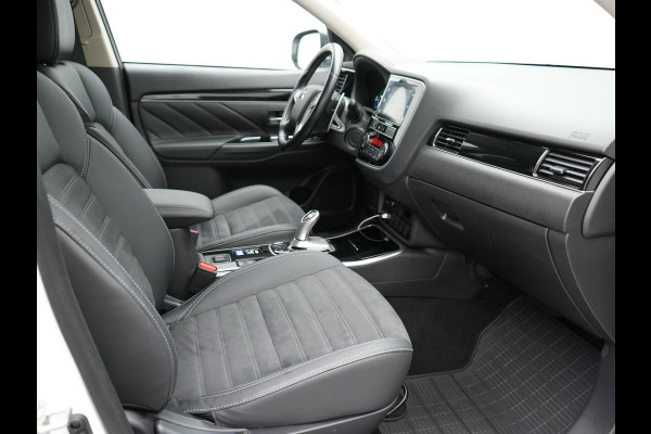 Mitsubishi Outlander 2.4 Intense Plug In Hybrid 225pk Dealer O.H. PHEV | Trekhaak Afneembaar | Alcantara Sportstoelen  Apple Carplay | Stoelverwarming | Cruise Control | Climate Control | DAB |