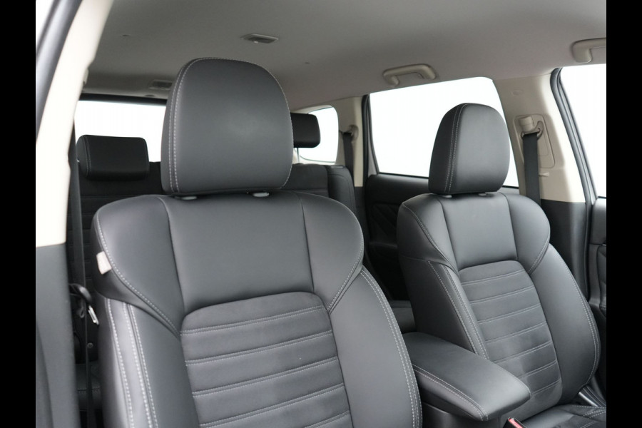 Mitsubishi Outlander 2.4 Intense Plug In Hybrid 225pk Dealer O.H. PHEV | Trekhaak Afneembaar | Alcantara Sportstoelen  Apple Carplay | Stoelverwarming | Cruise Control | Climate Control | DAB |