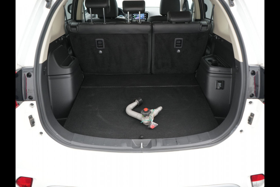 Mitsubishi Outlander 2.4 Intense Plug In Hybrid 225pk Dealer O.H. PHEV | Trekhaak Afneembaar | Alcantara Sportstoelen  Apple Carplay | Stoelverwarming | Cruise Control | Climate Control | DAB |