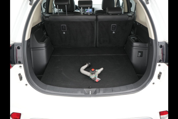 Mitsubishi Outlander 2.4 Intense Plug In Hybrid 225pk Dealer O.H. PHEV | Trekhaak Afneembaar | Alcantara Sportstoelen  Apple Carplay | Stoelverwarming | Cruise Control | Climate Control | DAB |