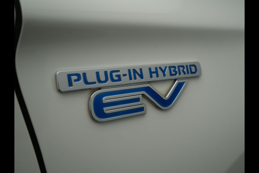 Mitsubishi Outlander 2.4 Intense Plug In Hybrid 225pk Dealer O.H. PHEV | Trekhaak Afneembaar | Alcantara Sportstoelen  Apple Carplay | Stoelverwarming | Cruise Control | Climate Control | DAB |