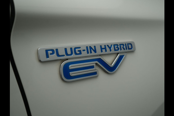 Mitsubishi Outlander 2.4 Intense Plug In Hybrid 225pk Dealer O.H. PHEV | Trekhaak Afneembaar | Alcantara Sportstoelen  Apple Carplay | Stoelverwarming | Cruise Control | Climate Control | DAB |