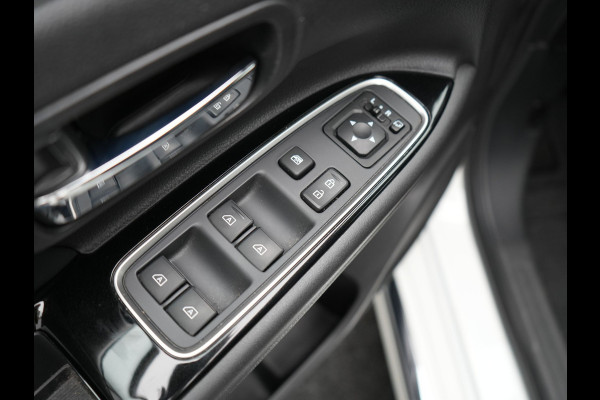 Mitsubishi Outlander 2.4 Intense Plug In Hybrid 225pk Dealer O.H. PHEV | Trekhaak Afneembaar | Alcantara Sportstoelen  Apple Carplay | Stoelverwarming | Cruise Control | Climate Control | DAB |