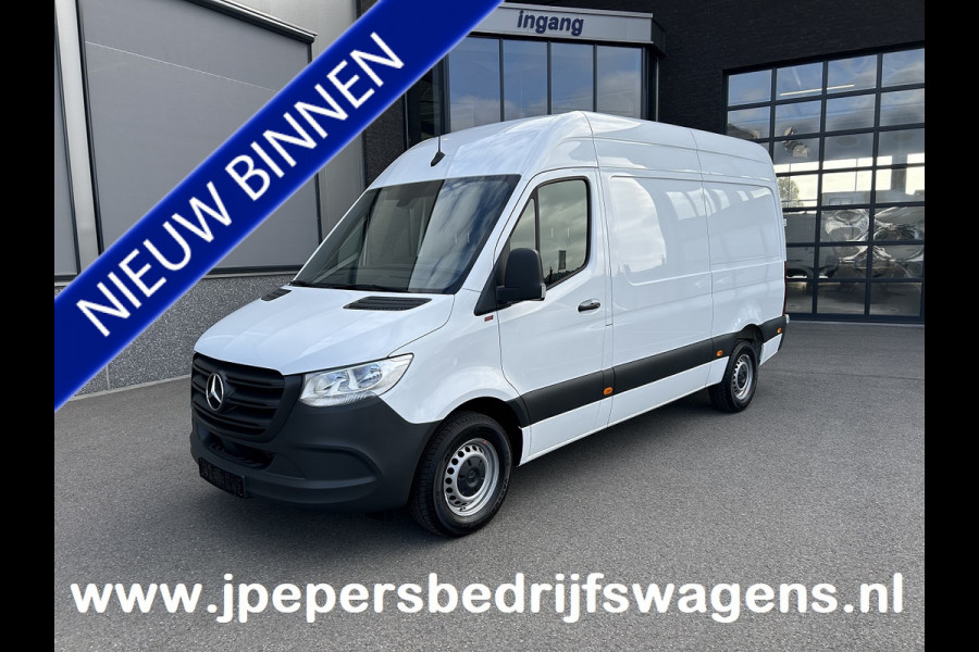 Mercedes-Benz Sprinter 317 CDI L2 H2 Trekhaak / MBUX / Navigatie / Camera / Cruise control / Airco / 270 Graden achterdeuren