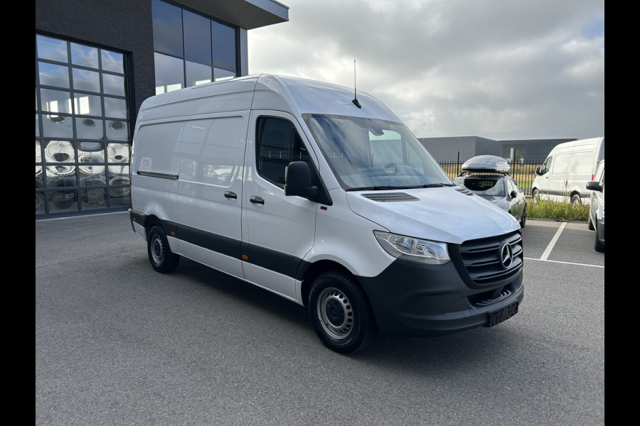 Mercedes-Benz Sprinter 317 CDI L2 H2 Trekhaak / MBUX / Navigatie / Camera / Cruise control / Airco / 270 Graden achterdeuren