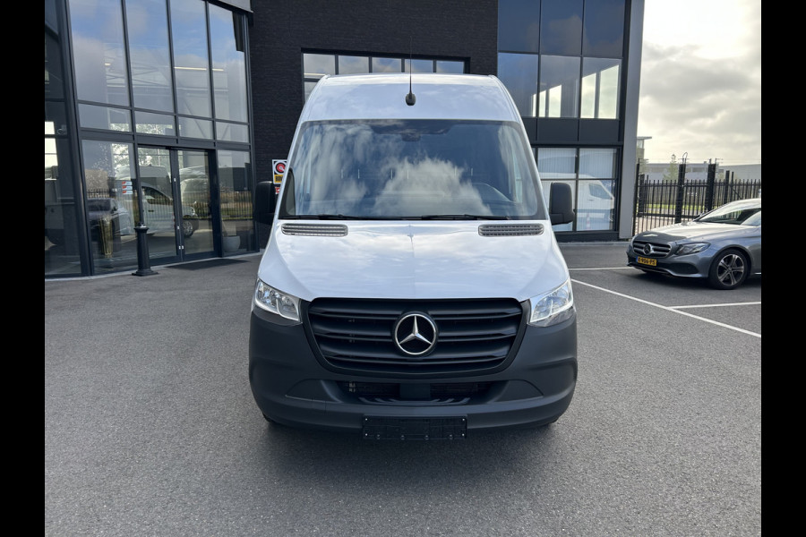 Mercedes-Benz Sprinter 317 CDI L2 H2 Trekhaak / MBUX / Navigatie / Camera / Cruise control / Airco / 270 Graden achterdeuren