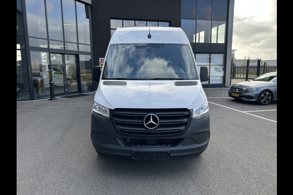 Mercedes-Benz Sprinter 317 CDI L2 H2 Trekhaak / MBUX / Navigatie / Camera / Cruise control / Airco / 270 Graden achterdeuren