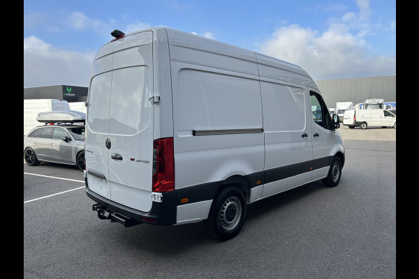 Mercedes-Benz Sprinter 317 CDI L2 H2 Trekhaak / MBUX / Navigatie / Camera / Cruise control / Airco / 270 Graden achterdeuren