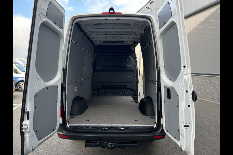 Mercedes-Benz Sprinter 317 CDI L2 H2 Trekhaak / MBUX / Navigatie / Camera / Cruise control / Airco / 270 Graden achterdeuren
