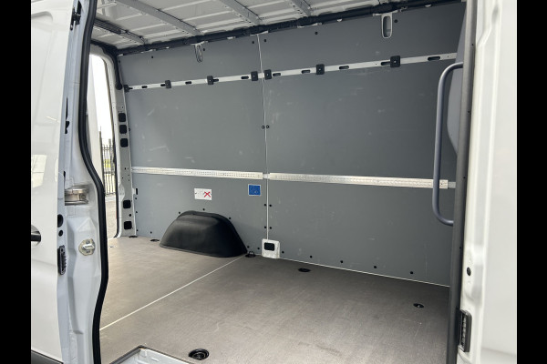 Mercedes-Benz Sprinter 317 CDI L2 H2 Trekhaak / MBUX / Navigatie / Camera / Cruise control / Airco / 270 Graden achterdeuren