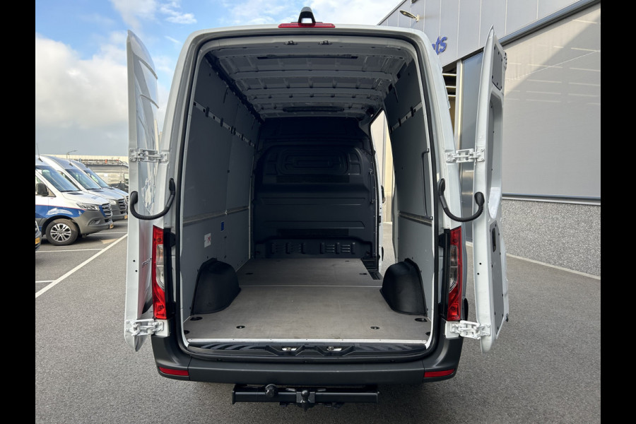 Mercedes-Benz Sprinter 317 CDI L2 H2 Trekhaak / MBUX / Navigatie / Camera / Cruise control / Airco / 270 Graden achterdeuren