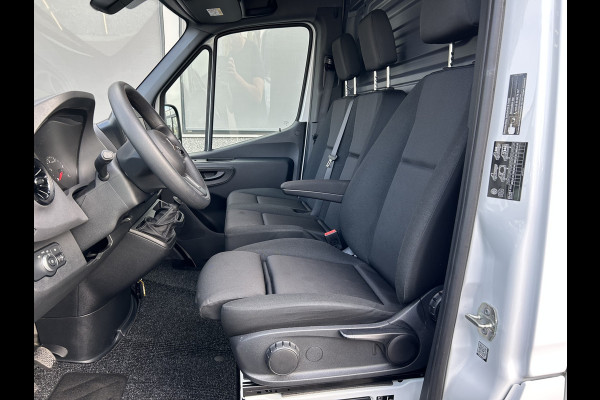 Mercedes-Benz Sprinter 317 CDI L2 H2 Trekhaak / MBUX / Navigatie / Camera / Cruise control / Airco / 270 Graden achterdeuren