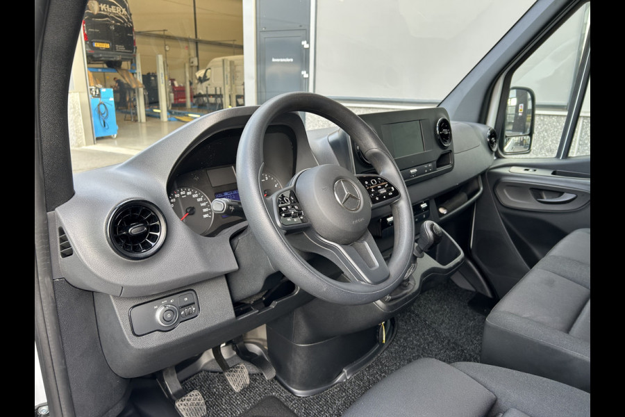 Mercedes-Benz Sprinter 317 CDI L2 H2 Trekhaak / MBUX / Navigatie / Camera / Cruise control / Airco / 270 Graden achterdeuren