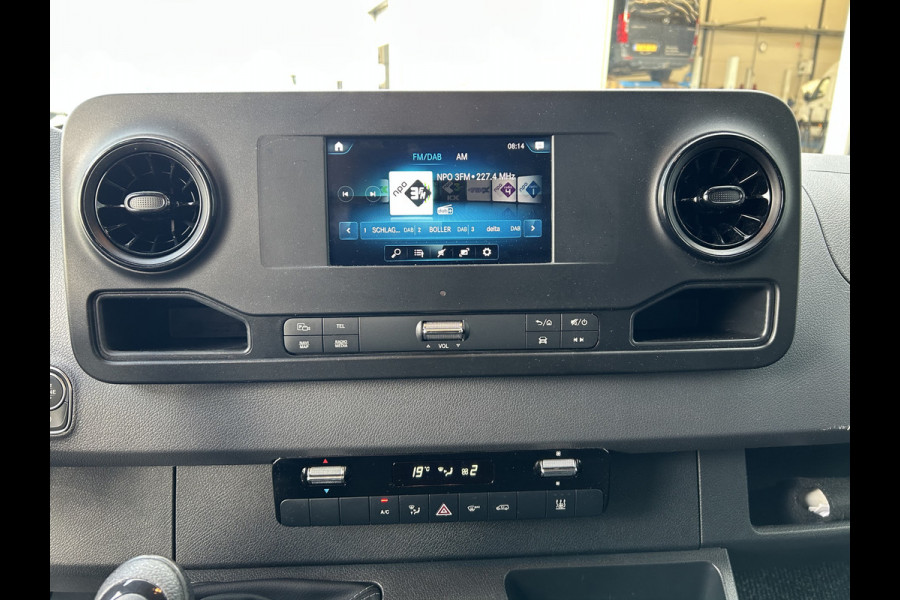 Mercedes-Benz Sprinter 317 CDI L2 H2 Trekhaak / MBUX / Navigatie / Camera / Cruise control / Airco / 270 Graden achterdeuren