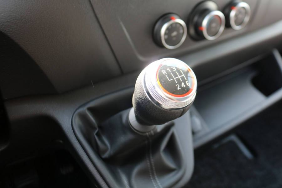 Renault Master 2.3 dCi 145pk Bakwagen met Laadklep