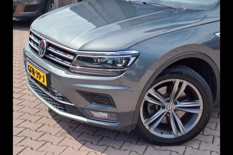 Volkswagen Tiguan 2.0 TSI 4Motion Highline Business R | ACC | LED | Pano | Stoelverwarming | Virutal | Pano | 4X4 |