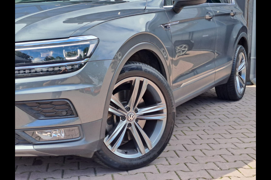 Volkswagen Tiguan 2.0 TSI 4Motion Highline Business R | ACC | LED | Pano | Stoelverwarming | Virutal | Pano | 4X4 |