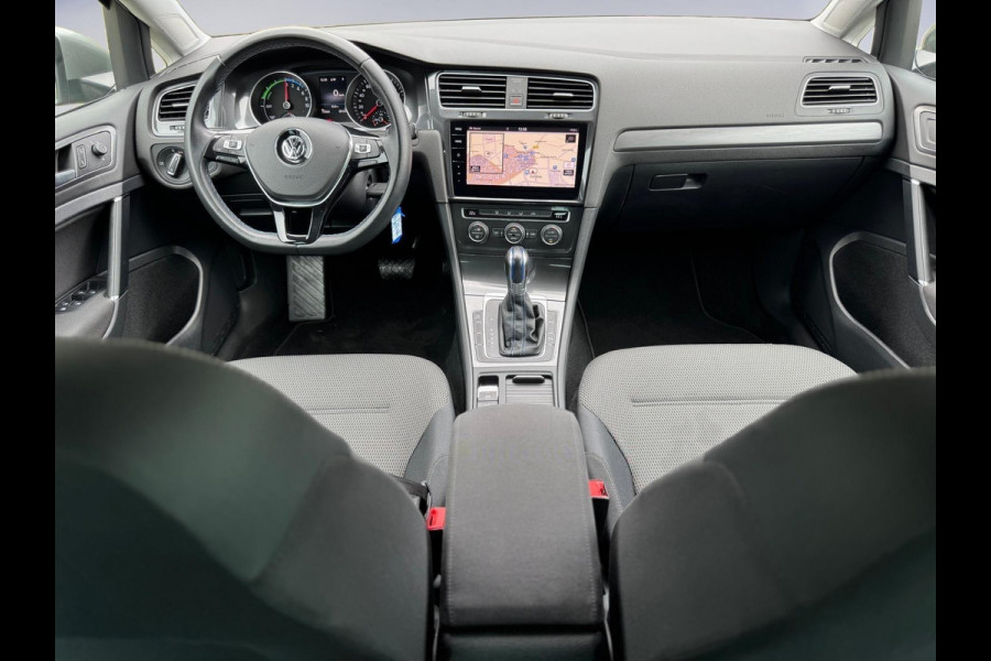 Volkswagen e-Golf E-Golf, warmtepomp, achteruitrijcamera, adaptief cruise control, NL auto met nationale auto pas