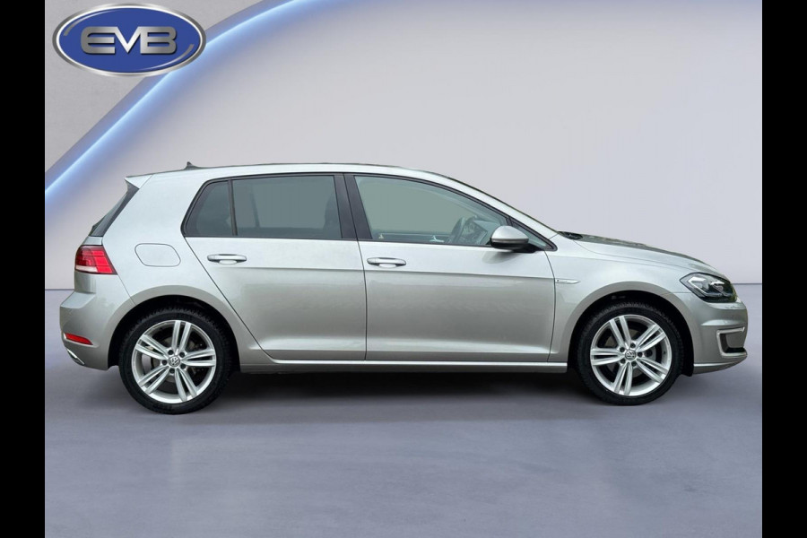 Volkswagen e-Golf E-Golf, warmtepomp, achteruitrijcamera, adaptief cruise control, NL auto met nationale auto pas