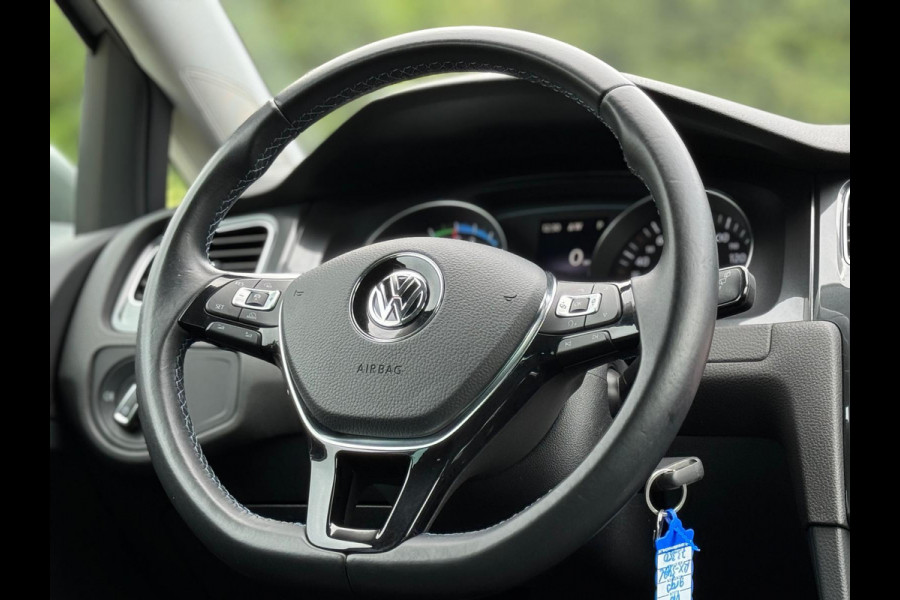Volkswagen e-Golf E-Golf, warmtepomp, achteruitrijcamera, adaptief cruise control, NL auto met nationale auto pas