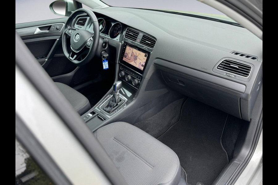 Volkswagen e-Golf E-Golf, warmtepomp, achteruitrijcamera, adaptief cruise control, NL auto met nationale auto pas