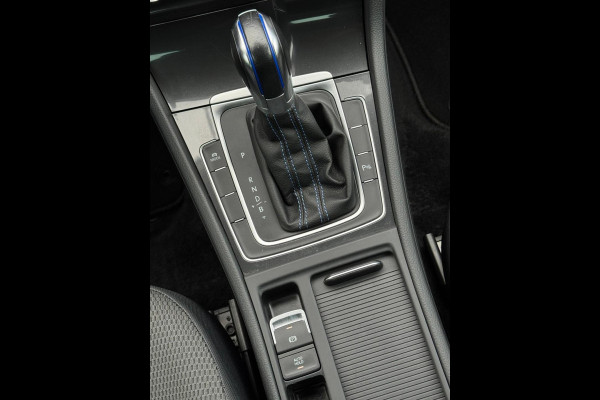 Volkswagen e-Golf E-Golf, warmtepomp, achteruitrijcamera, adaptief cruise control, NL auto met nationale auto pas