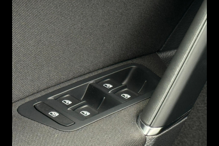 Volkswagen e-Golf E-Golf, warmtepomp, achteruitrijcamera, adaptief cruise control, NL auto met nationale auto pas