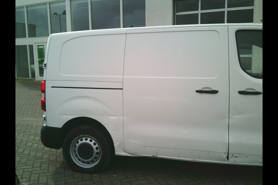 Toyota ProAce Worker 1.5 D-4D Cool Comfort German fahrzeugbrief!!!!!!!!Damages on the exterior ,rondom beschadigingen.