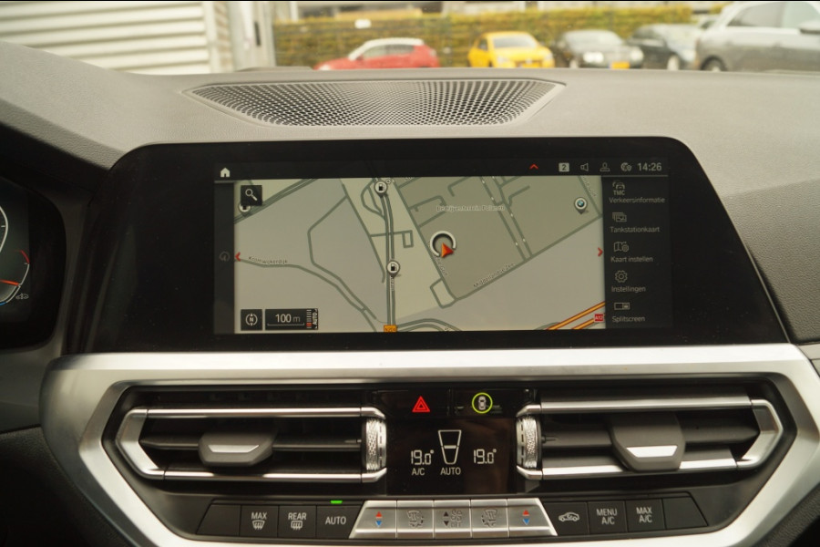 BMW 3 Serie Touring 320i Automaat 184pk Executive Edition -LEER-