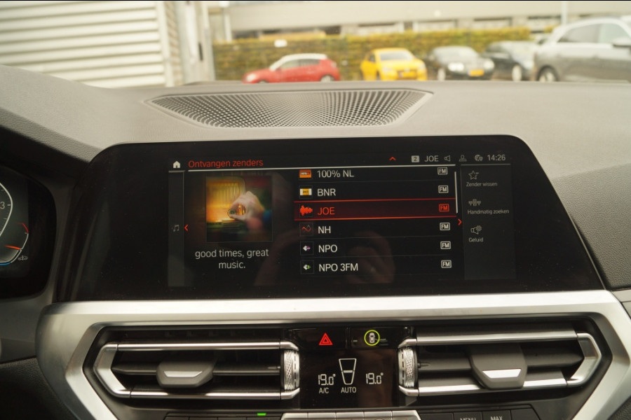 BMW 3 Serie Touring 320i Automaat 184pk Executive Edition -LEER-