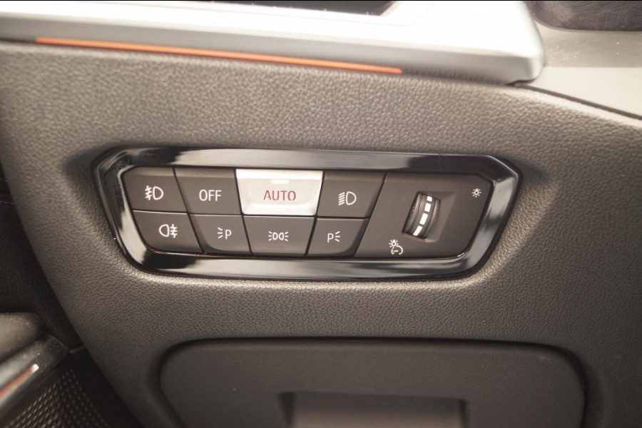 BMW 3 Serie Touring 320i Automaat 184pk Executive Edition -LEER-