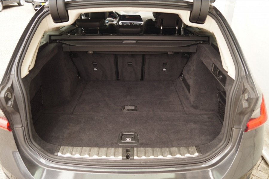 BMW 3 Serie Touring 320i Automaat 184pk Executive Edition -LEER-
