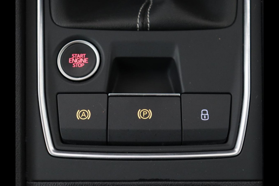Seat Leon 1.5 TSI Style Launch Edition | Trekhaak | Camera | Adaptive cruise | Carplay | Parkeerhulp | Navigatie | Full LED