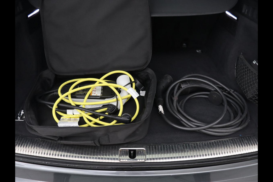 Audi Q5 50 TFSIe quattro S edition | B&O 3D Sound | Stoelverwarming | Carplay | Virtual Cockpit | Sportstoelen | Navigatie Plus | Full LED | Half leder | Parkeerhulp | Keyless | 20'' lichtmetalen velgen | S Line