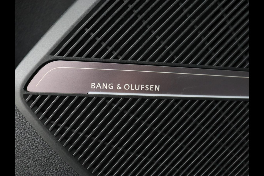 Audi Q5 50 TFSIe quattro S edition | B&O 3D Sound | Stoelverwarming | Carplay | Virtual Cockpit | Sportstoelen | Navigatie Plus | Full LED | Half leder | Parkeerhulp | Keyless | 20'' lichtmetalen velgen | S Line