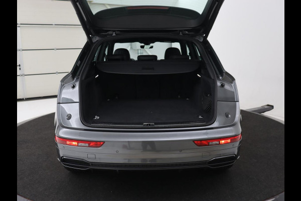 Audi Q5 50 TFSIe quattro S edition | B&O 3D Sound | Stoelverwarming | Carplay | Virtual Cockpit | Sportstoelen | Navigatie Plus | Full LED | Half leder | Parkeerhulp | Keyless | 20'' lichtmetalen velgen | S Line