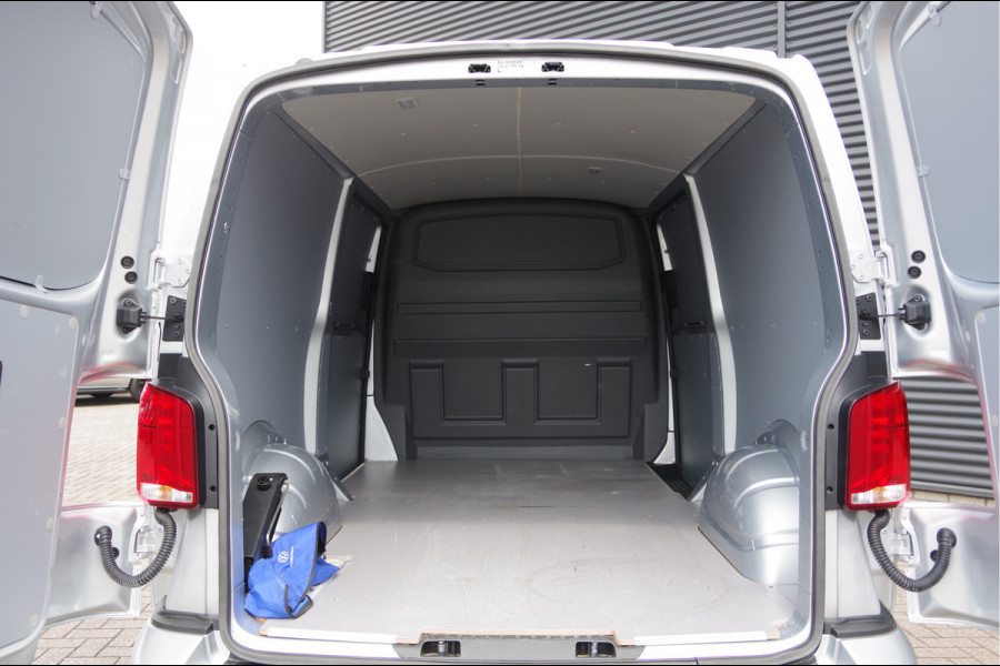 Volkswagen Transporter 2.0 TDI L2 BULLI 150PK AUT. LED, 2X SCHUIFDEUR, ADAPT. CRUISE, DIGITAL COCKPIT, STOELVERWARMING, APPLE CARPLAY