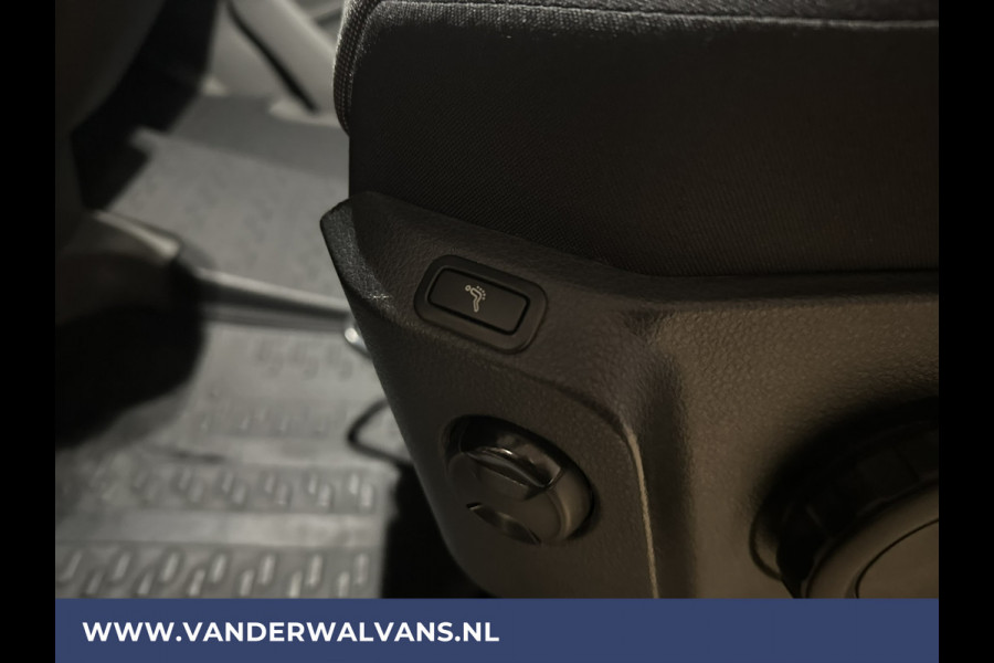 Volkswagen Crafter 2.0 TDI 177pk L3H3 L2H2 Euro6 Airco | Massagestoel | Camera | Navigatie | Apple Carplay Android Auto, Cruisecontrol, Chauffeursstoel, 3000kg trekvermogen