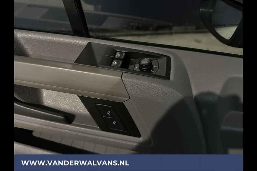Volkswagen Crafter 2.0 TDI 177pk L3H3 L2H2 Euro6 Airco | Massagestoel | Camera | Navigatie | Apple Carplay Android Auto, Cruisecontrol, Chauffeursstoel, 3000kg trekvermogen