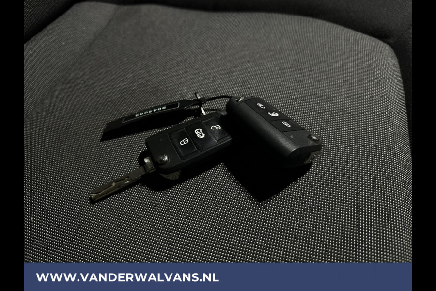 Volkswagen Crafter 2.0 TDI 177pk L3H3 L2H2 Euro6 Airco | Massagestoel | Camera | Navigatie | Apple Carplay Android Auto, Cruisecontrol, Chauffeursstoel, 3000kg trekvermogen