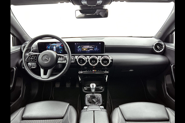 Mercedes-Benz A-Klasse 160 Business Solution | Lichtmetalen velgen | Navigatie |  Parking support | Inclusief 24 maanden MB Certified garantie voor Europa.