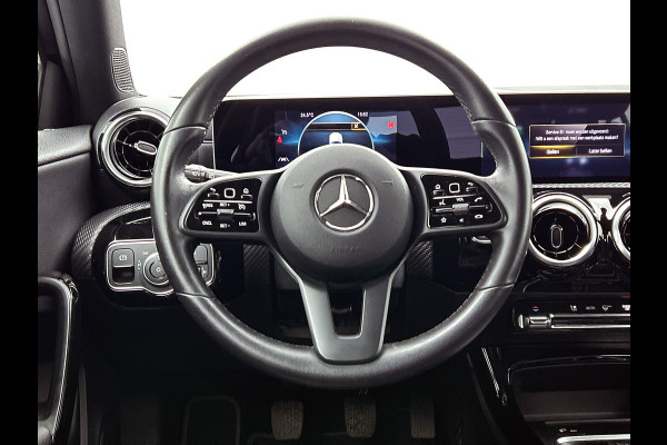 Mercedes-Benz A-Klasse 160 Business Solution | Lichtmetalen velgen | Navigatie |  Parking support | Inclusief 24 maanden MB Certified garantie voor Europa.