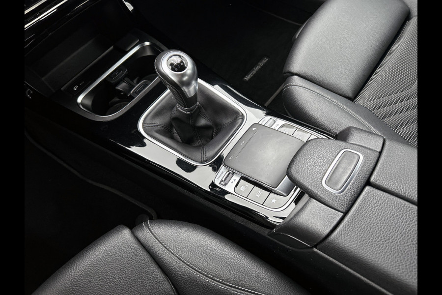Mercedes-Benz A-Klasse 160 Business Solution | Lichtmetalen velgen | Navigatie |  Parking support | Inclusief 24 maanden MB Certified garantie voor Europa.