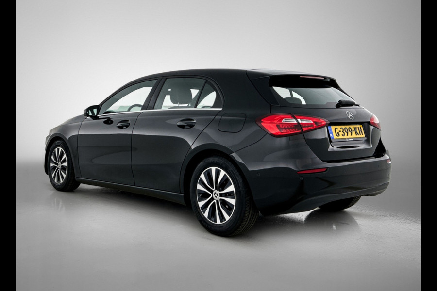Mercedes-Benz A-Klasse 160 Business Solution | Lichtmetalen velgen | Navigatie |  Parking support | Inclusief 24 maanden MB Certified garantie voor Europa.