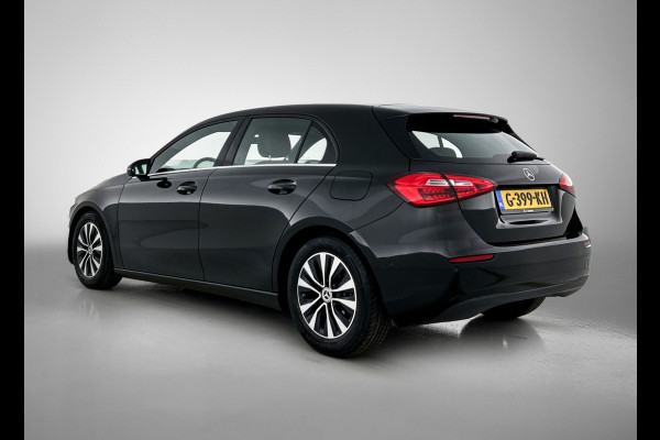 Mercedes-Benz A-Klasse 160 Business Solution | Lichtmetalen velgen | Navigatie |  Parking support | Inclusief 24 maanden MB Certified garantie voor Europa.