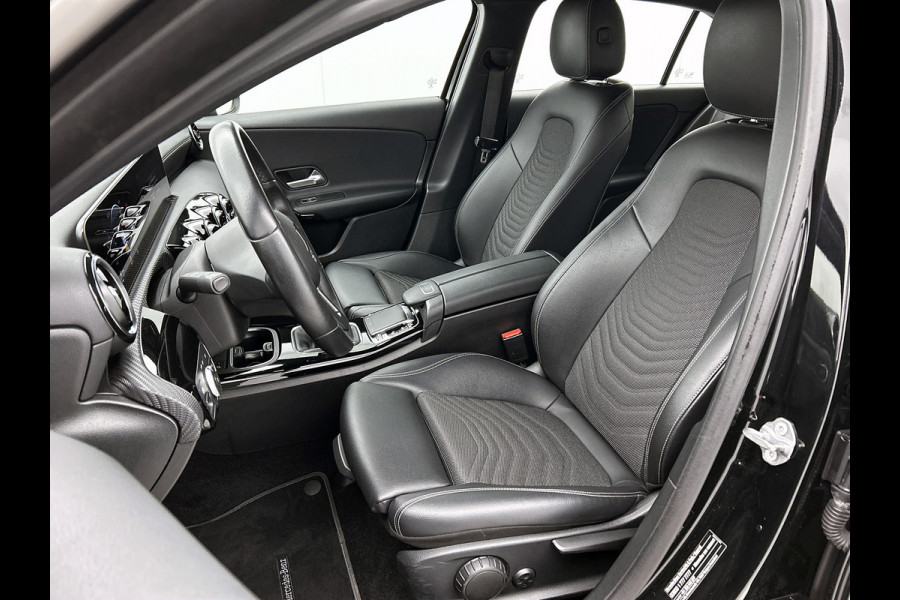 Mercedes-Benz A-Klasse 160 Business Solution | Lichtmetalen velgen | Navigatie |  Parking support | Inclusief 24 maanden MB Certified garantie voor Europa.