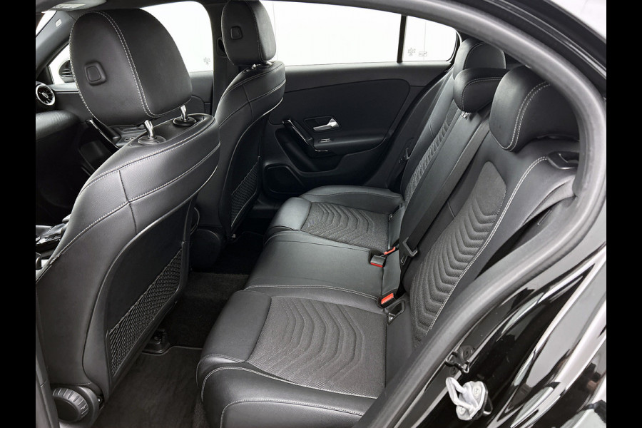 Mercedes-Benz A-Klasse 160 Business Solution | Lichtmetalen velgen | Navigatie |  Parking support | Inclusief 24 maanden MB Certified garantie voor Europa.