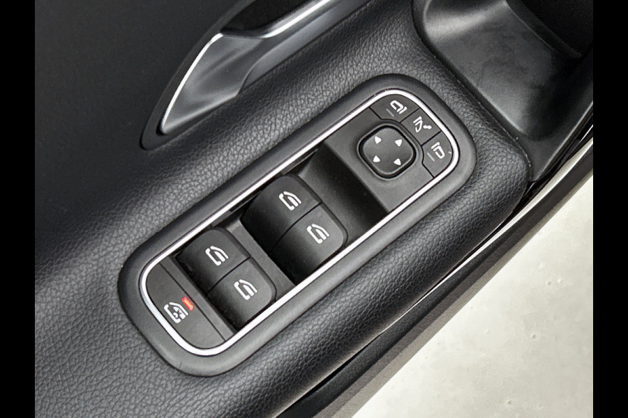 Mercedes-Benz A-Klasse 160 Business Solution | Lichtmetalen velgen | Navigatie |  Parking support | Inclusief 24 maanden MB Certified garantie voor Europa.